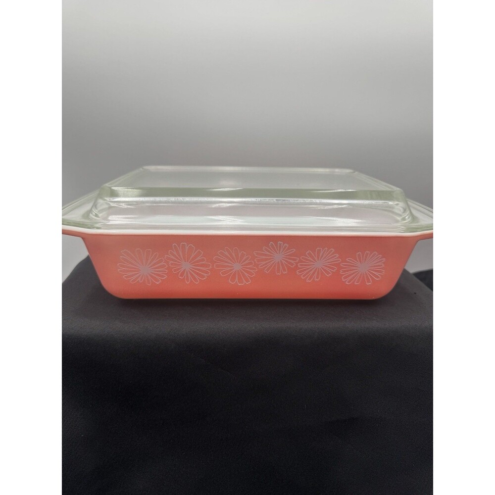 Vintage 1957 Pyrex Pink Daisy 2 Qt Space Saver Casserole 575-B W/ Glass Lid